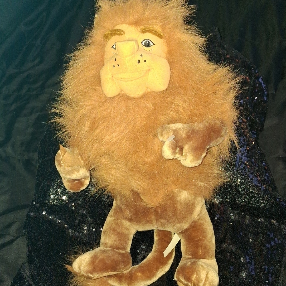 COWARDLY LION PLUSH( WIZARD OF OZ) BY TURNER ENTERTAINMENT